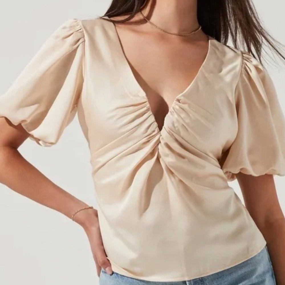 Astr The Label Champaign Deep V Balloon Sleeve Size M Blouse  | NWT